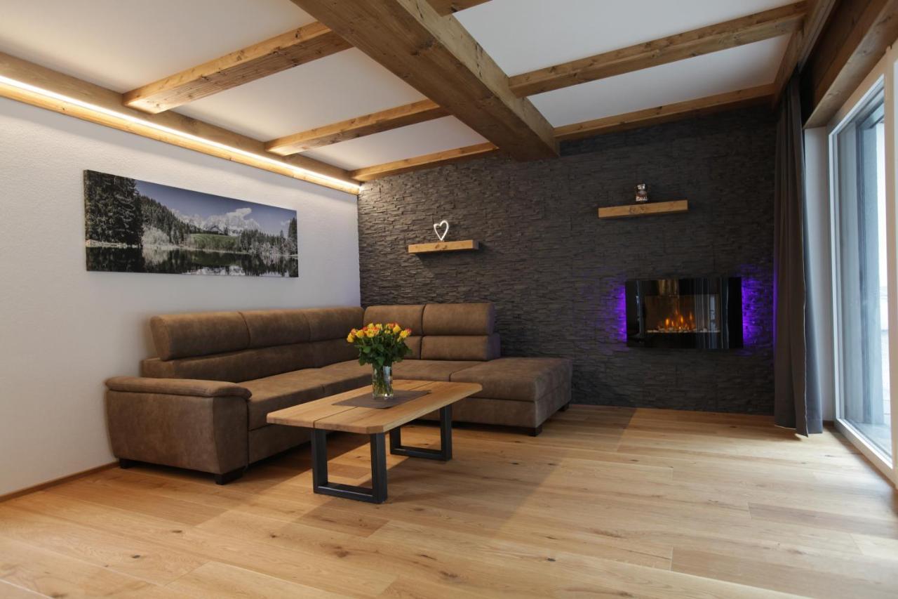 Tiroler Ferienwohnungen Haus Petra ブーヘン エクステリア 写真