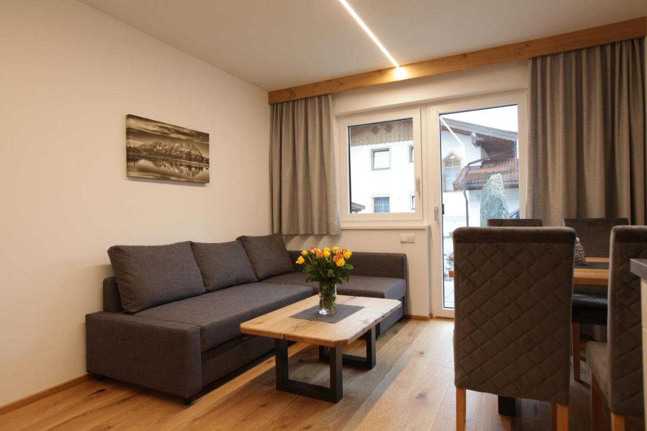 Tiroler Ferienwohnungen Haus Petra ブーヘン エクステリア 写真
